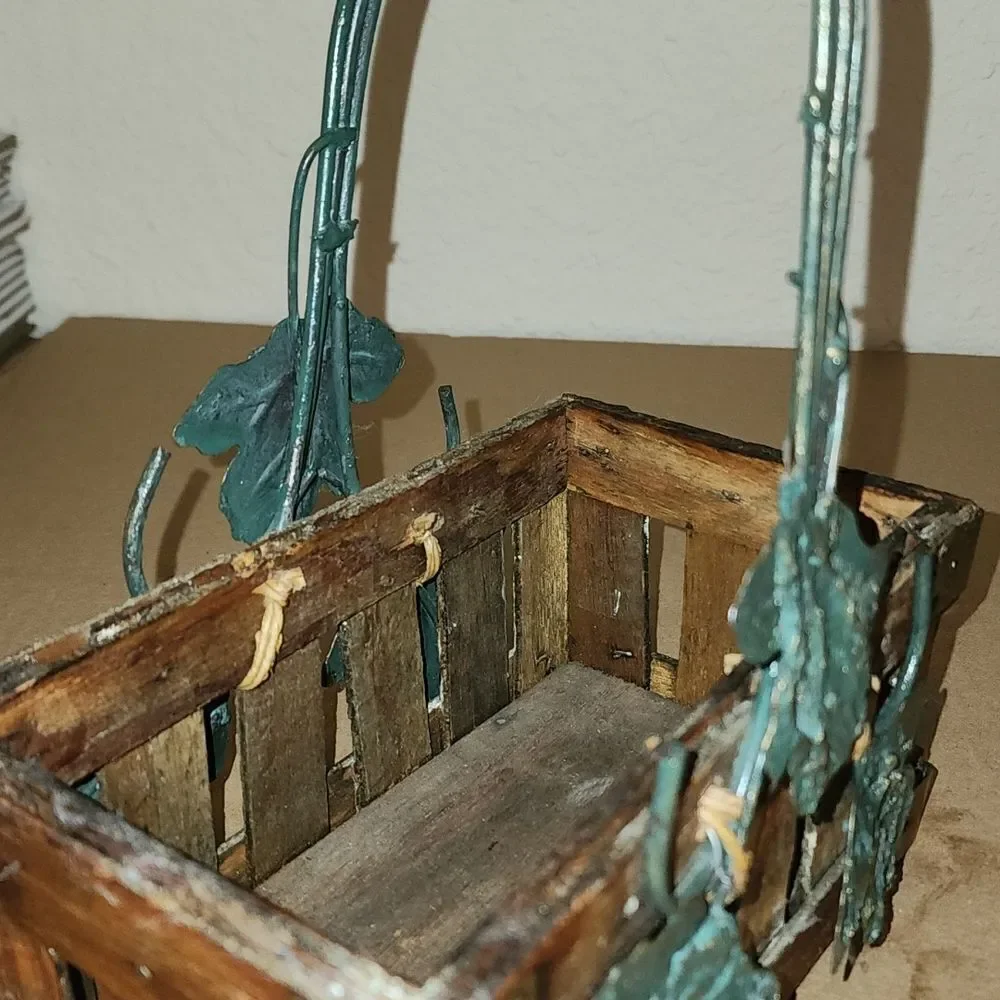 Metal Leaf Wooden Basket Decor